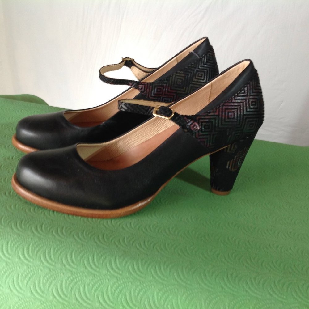 NIB Neosens mary jane pumps 40